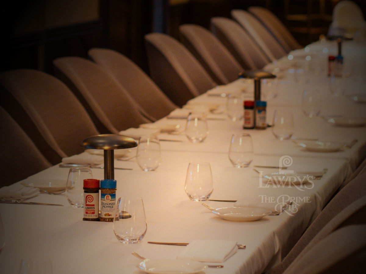 celebrate-christmas-dinner-with-family-in-a-simple-memorable-way